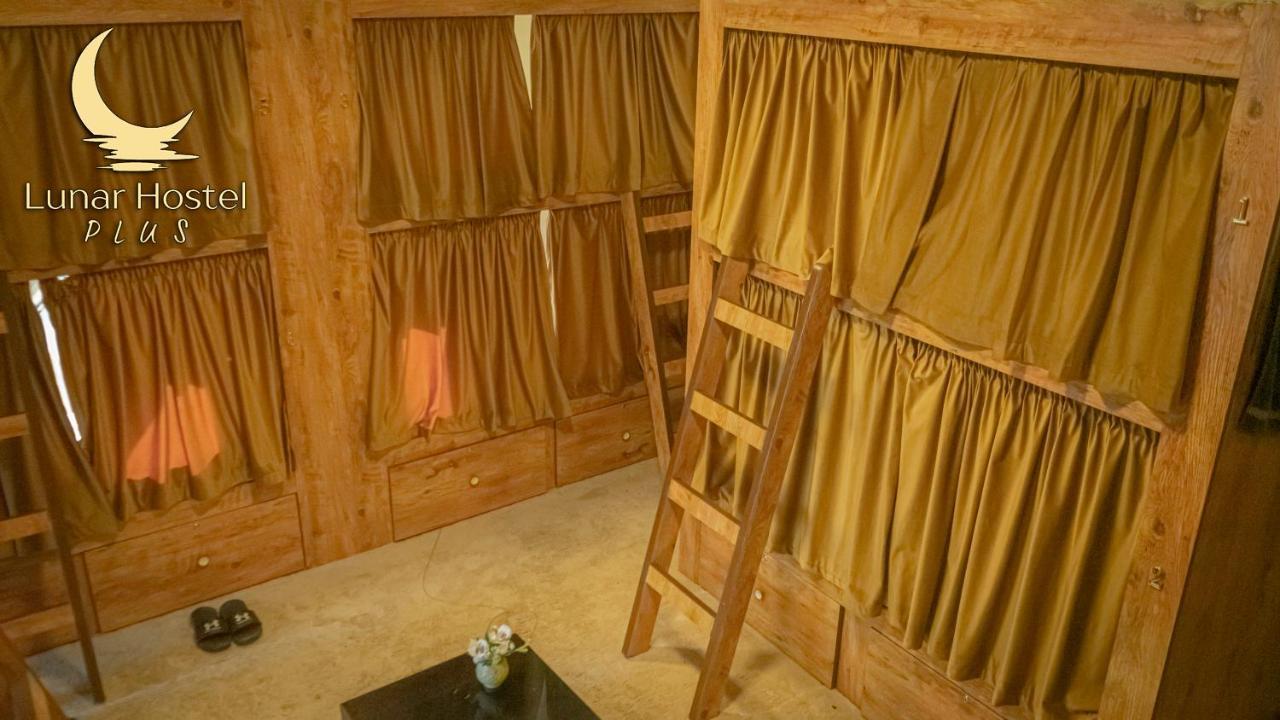 Lunar Hostel Plus Dubai Ngoại thất bức ảnh