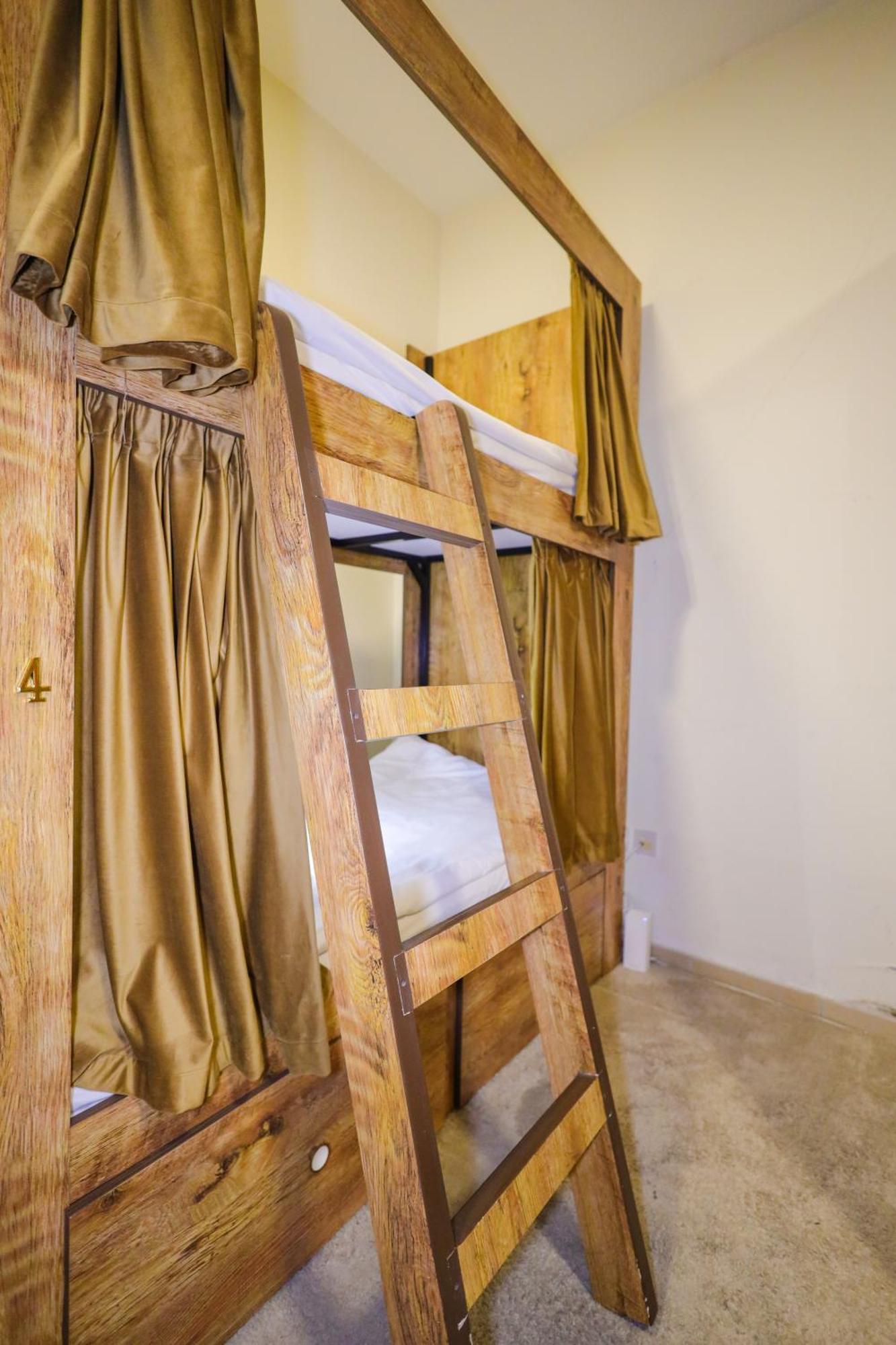 Lunar Hostel Plus Dubai Ngoại thất bức ảnh