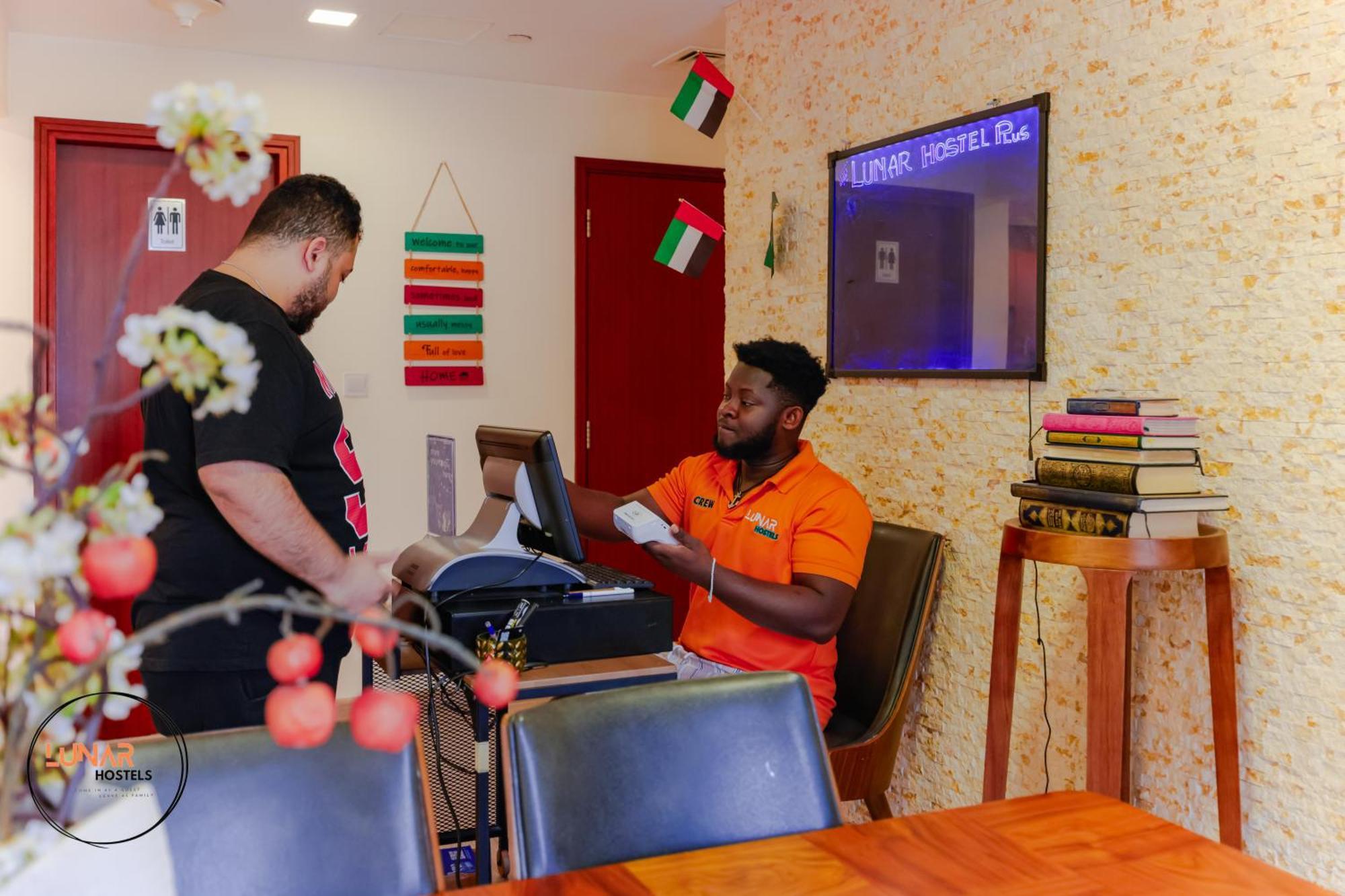 Lunar Hostel Plus Dubai Ngoại thất bức ảnh